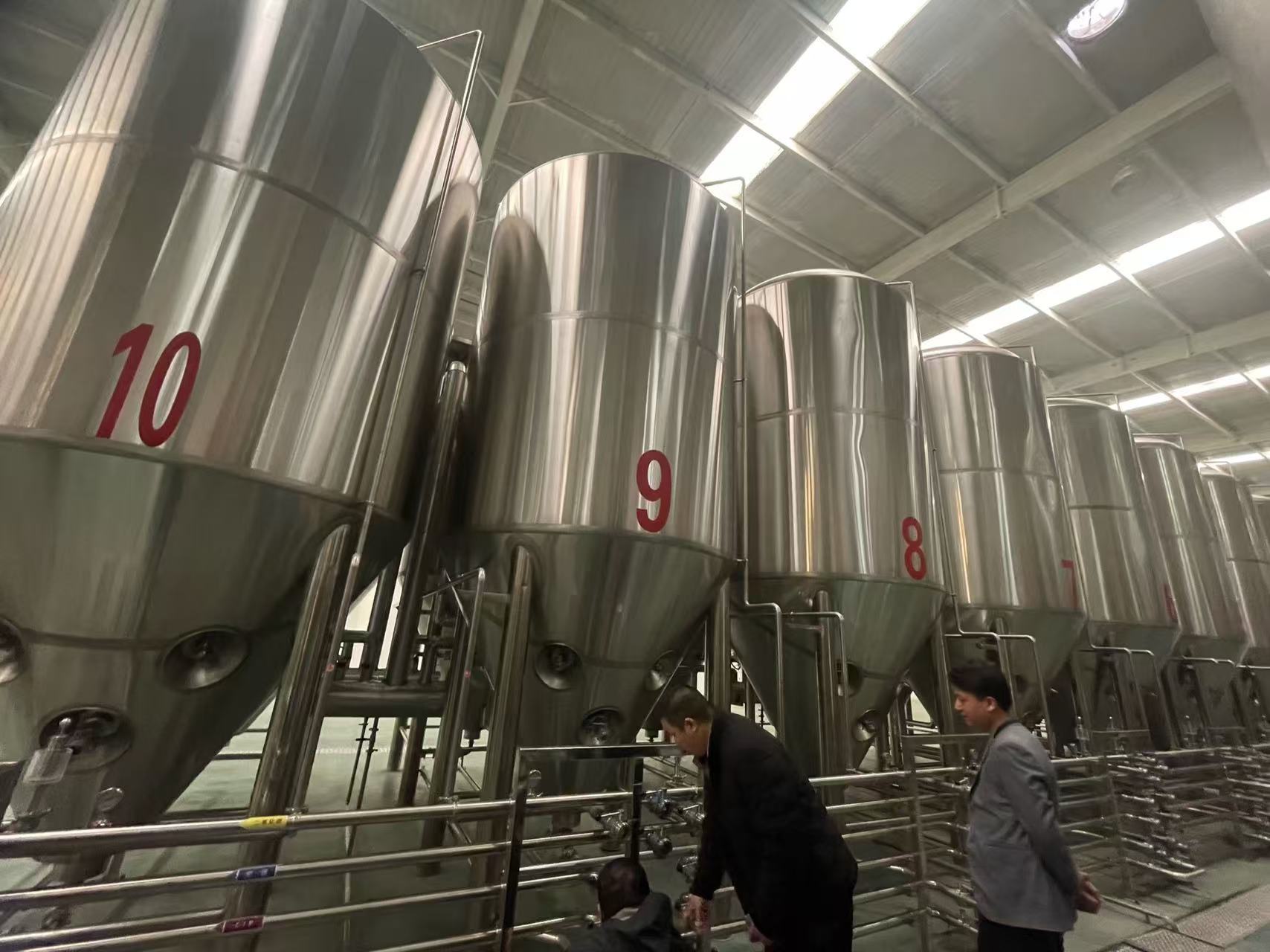 老城精酿啤酒设备厂—平面布置、设备设计、制造、调试、培训等一条龙服务